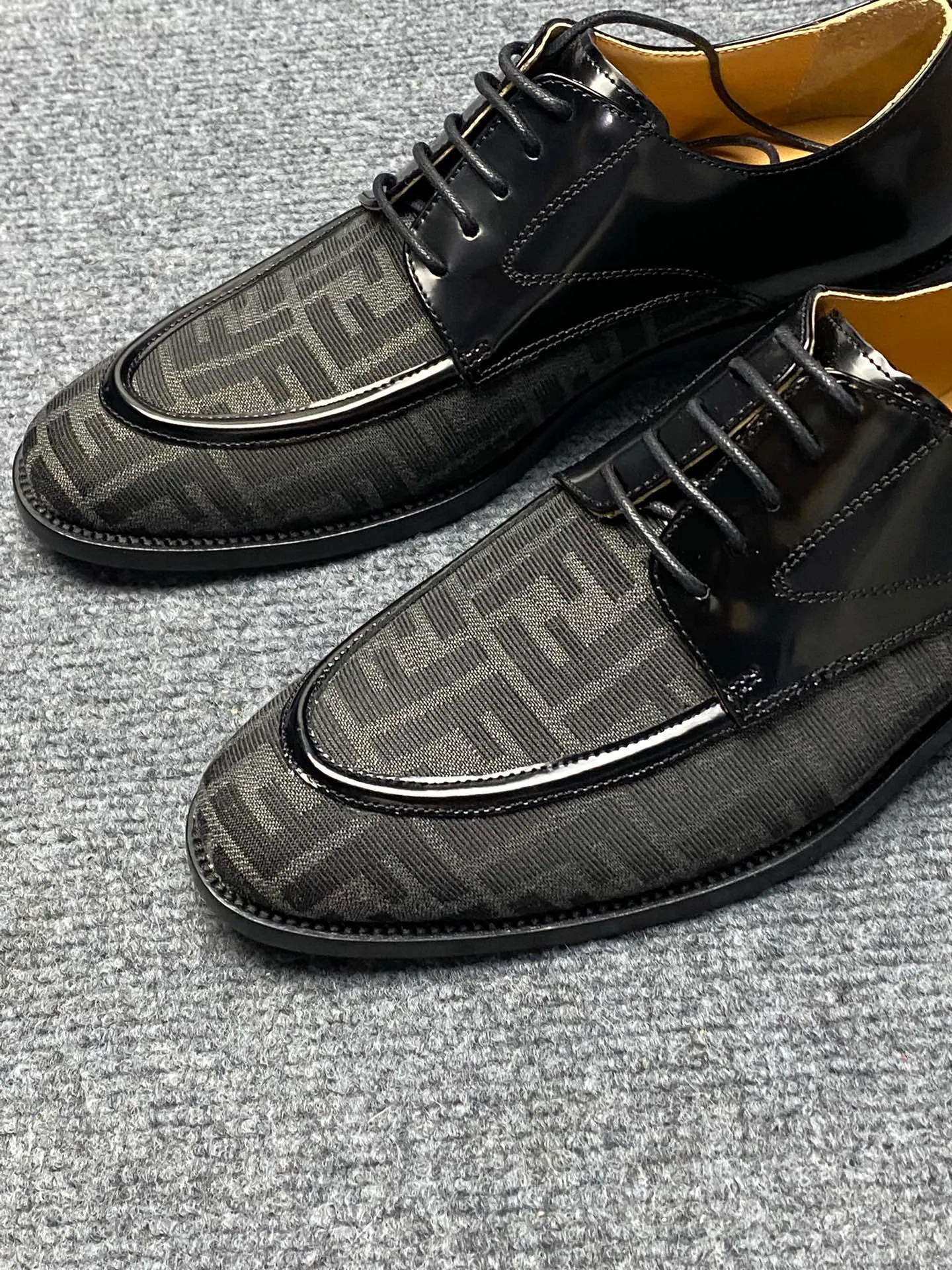 Factory price 960FENDI Fendi men's breathable and comfortable leather shoes. Original development. The leather outsole is made of leather. Counters copy one to one. Imported counter cowhide. Imported water dyes cattle. 38 to 44. (45.46. can be ordered. 47.